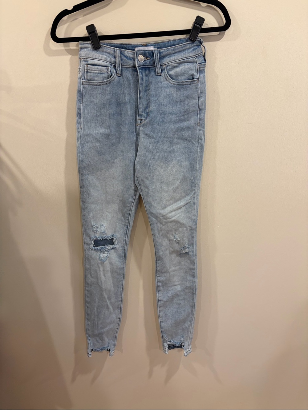 NWT Cello Light Wash Distressed Women’s Jeans Size 1